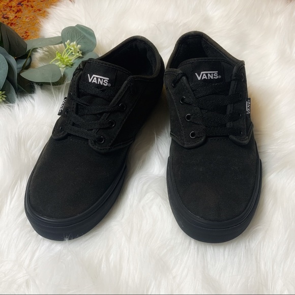 vans chukka low all black